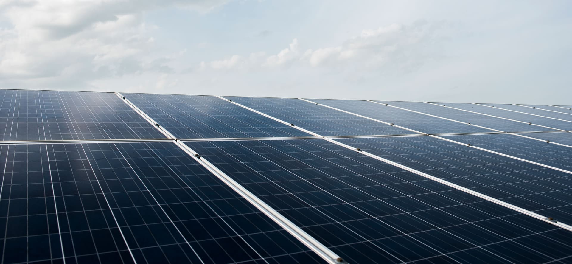 Kako deluje sončna elektrarna? In ali dela pozimi?